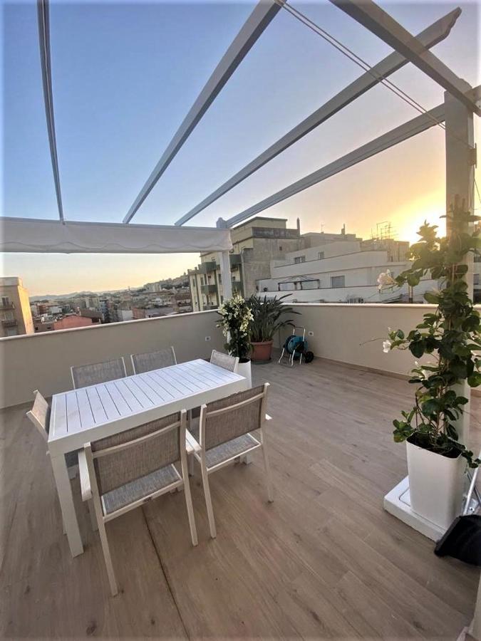 Rossini Penthouse Apartment Cagliari Bagian luar foto
