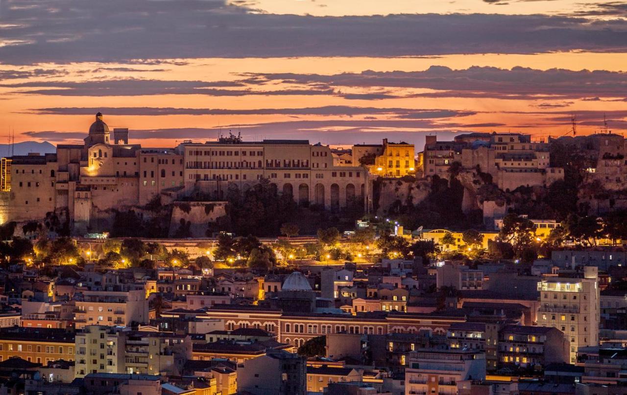 Rossini Penthouse Apartment Cagliari Bagian luar foto