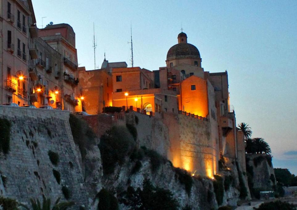 Rossini Penthouse Apartment Cagliari Bagian luar foto